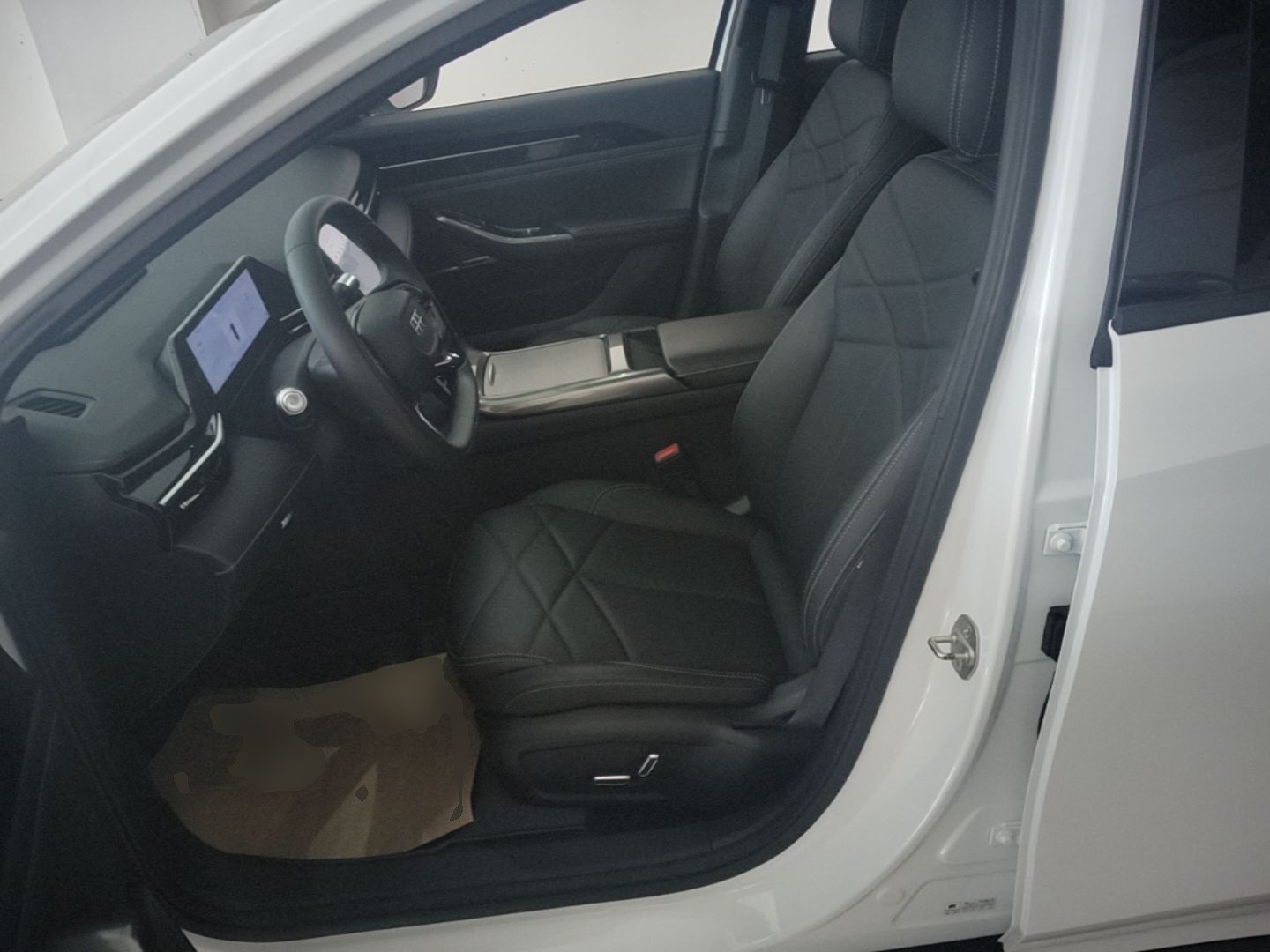 Geely Galaxy L6 2024 60km PLUS Dragon Edition — снимка 17