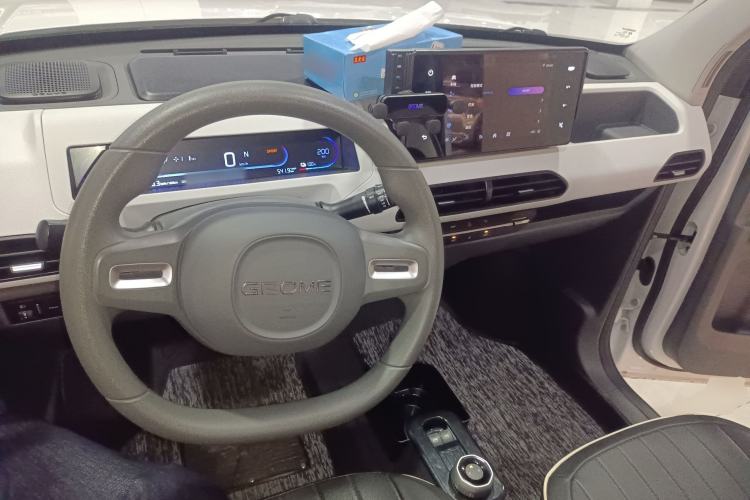 Used Geely Galaxy Panda 2024 Panda Mini 200km Endurance Bear Center Console