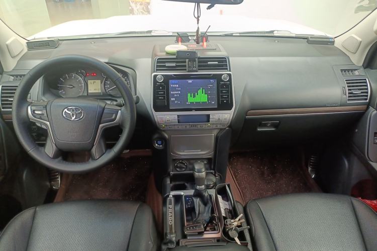Used Toyota Prado 2018 3.5L Automatic TX Center Console