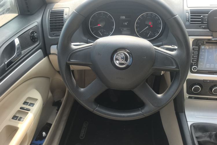 Used Skoda Octavia 2015 Classic Model 1.6L Manual Yijie Edition