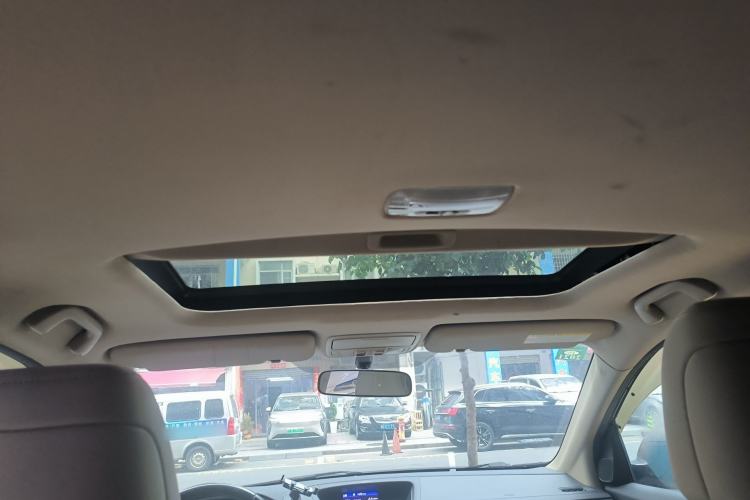 Used Honda CR-V 2015 2.4L two-wheel drive luxury version Headliner