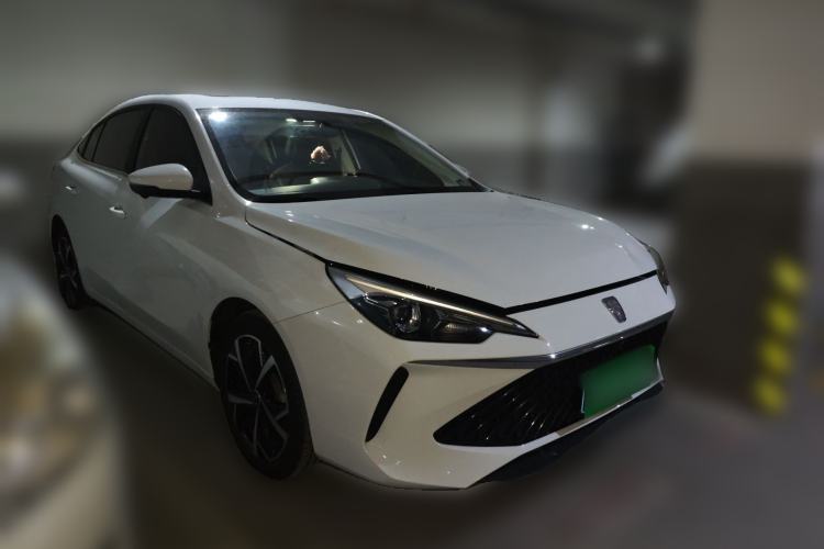 Used Roewe i5 2023 1.5L CVT Luxury Edition Front Right 45 Deg