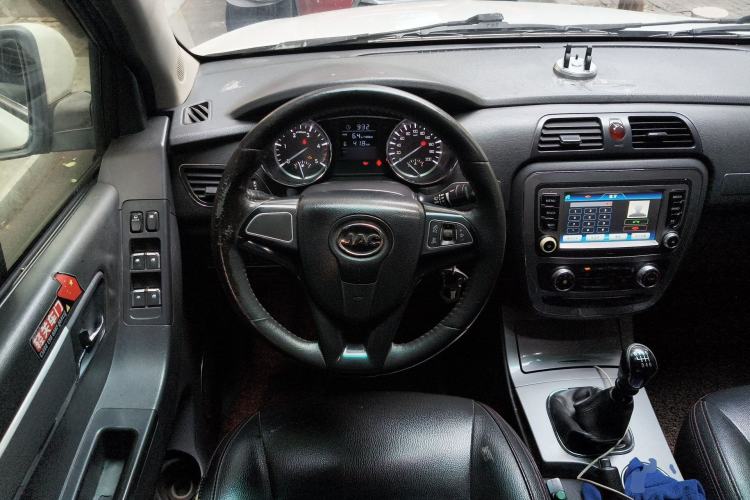 Used JAC Group T6 2015 2.8T Diesel Flagship Long-Wheelbase HFC4DA1-2C