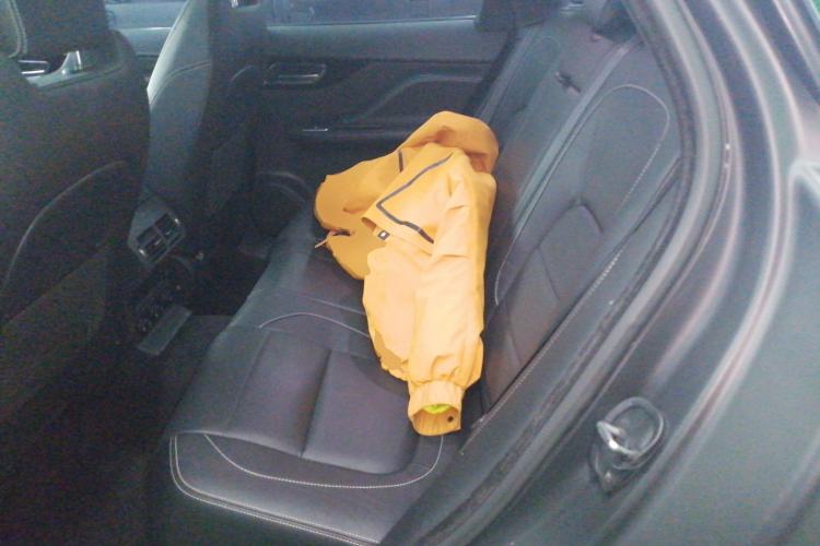 Used Jaguar F-PACE 2016 2.0T Two-Wheel-Drive R-Sport Sport Edition