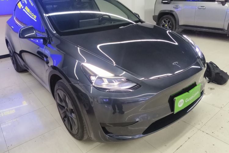 Used Tesla Model Y 2024 Rear-Wheel-Drive Version Front Right 45 Deg