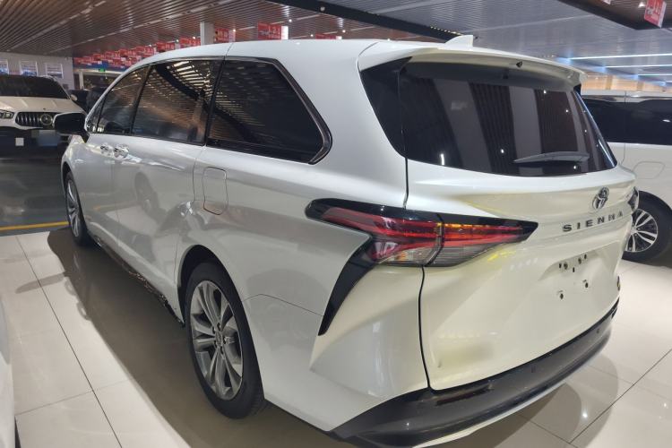 Used Toyota SIENNA 2023 2.5L Hybrid Deluxe Edition
