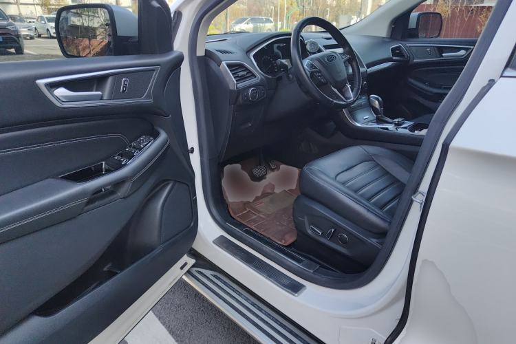 Used Ford Edge 2016 EcoBoost 245 Four-Wheel Drive Titanium Edition 7-Seater Driver Seat