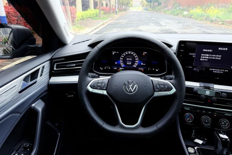 Used Volkswagen Sagitar 2025 300TSI DSG Excellence Edition Steering Wheel