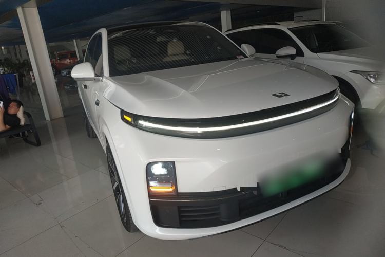 Used Li Auto L7 2023 Air model Front Right 45 Deg