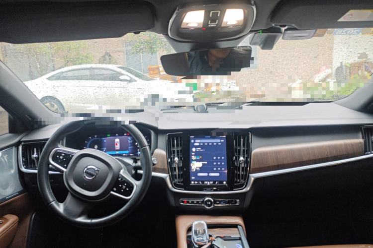 Used Volvo V90 2022 Cross Country B5 AWD Prestige Edition
