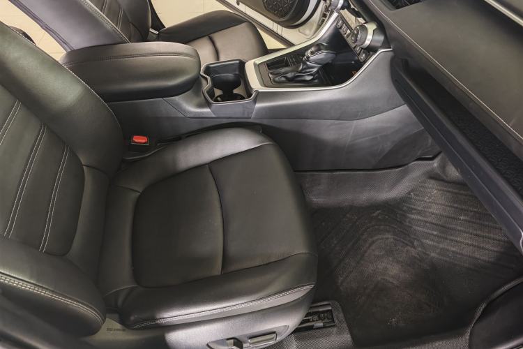 Used Toyota RAV4 2023 2.0L CVT Two-Wheel Drive Fashion Plus Edition Interior 3