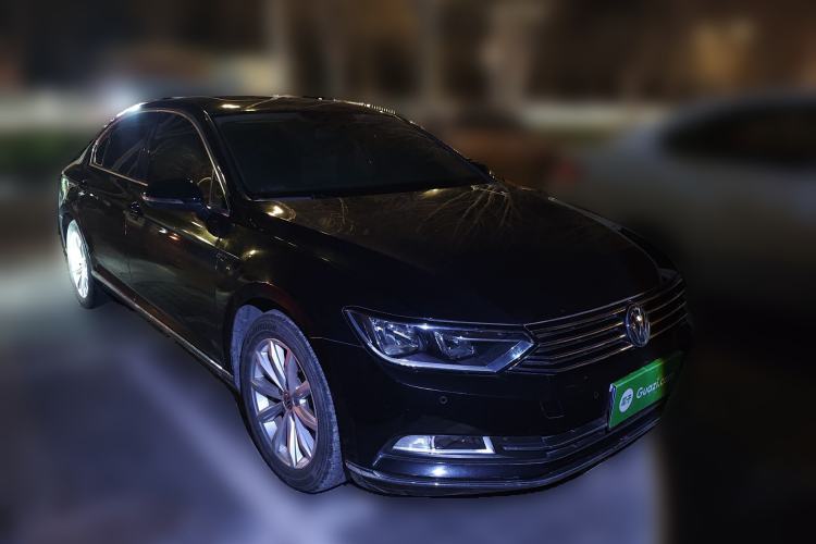 Used Volkswagen Magotan 2018 330TSI DSG Advanced Model Front Right 45 Deg