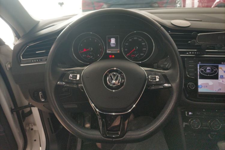 Used Volkswagen Tiguan L 2017 330TSI Automatic Two-Wheel Drive Luxury Edition
