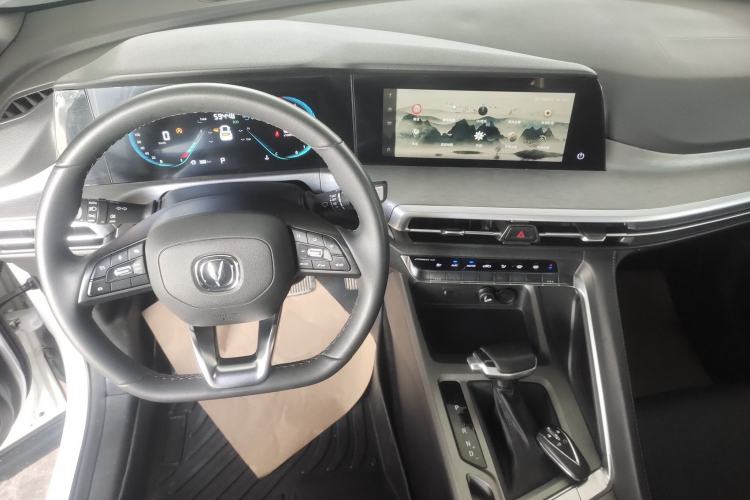 Used CHANGAN CS35PLUS 2021 Revised Version Blue Whale NE 1.4T DCT Luxury Edition Center Console