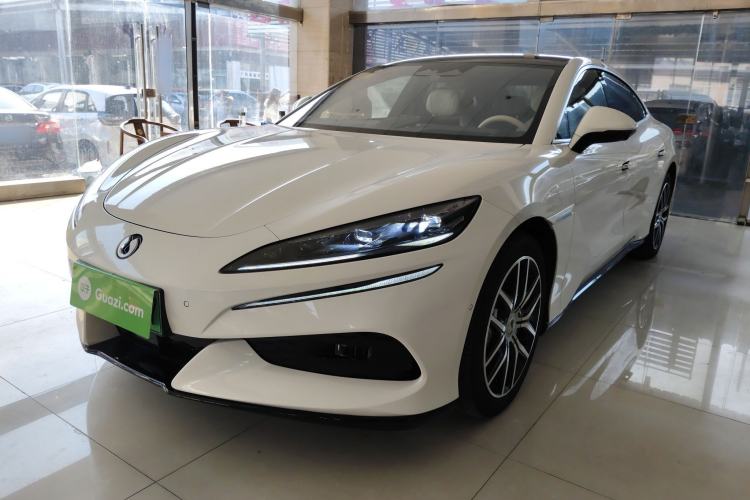 Used Denza Z9 2024 630 km All-Wheel Drive Max Version