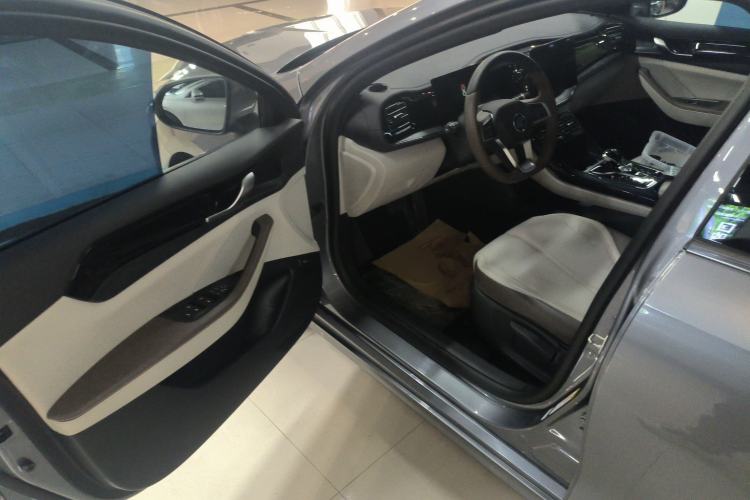 Used BYD Qin PLUS 2024 HONOR Edition DM-i 55KM Leading Model
