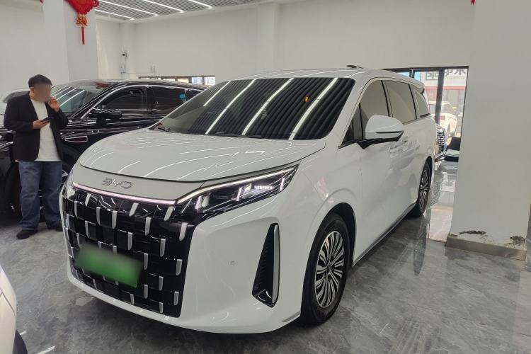 Used BYD M9 2025 1060 Navigation Edition