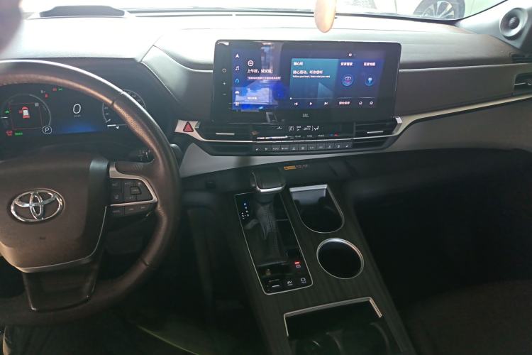 Used Toyota Granvia 2023 2.5L Hybrid Flagship VIP Edition
