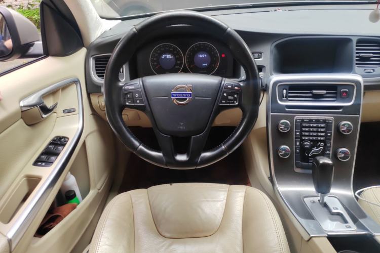 Used Volvo S60 2011 2.0T Comfort Edition Steering Wheel