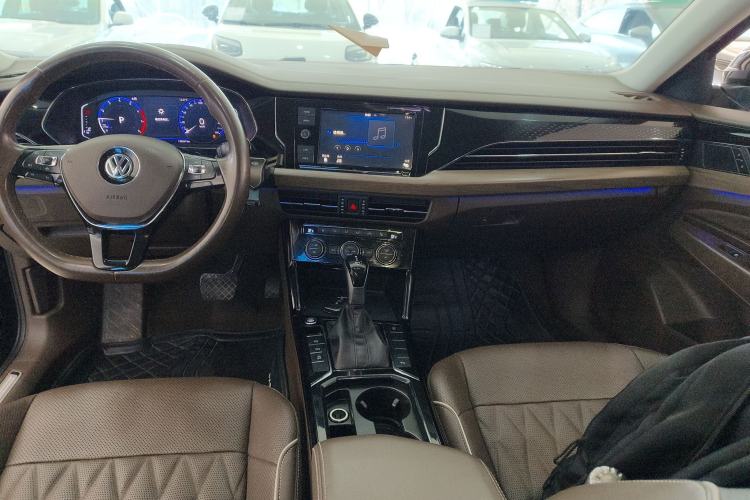 Used Volkswagen Passat 2019 330TSI Luxury Edition China VI Standard Center Console