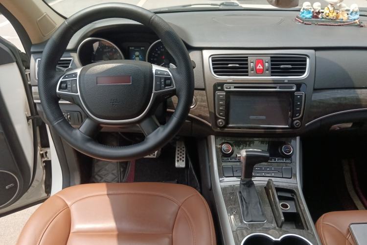 Used Haval H8 2017 2.0T Gasoline Two-Wheel Drive Enjoyment Version Steering Wheel