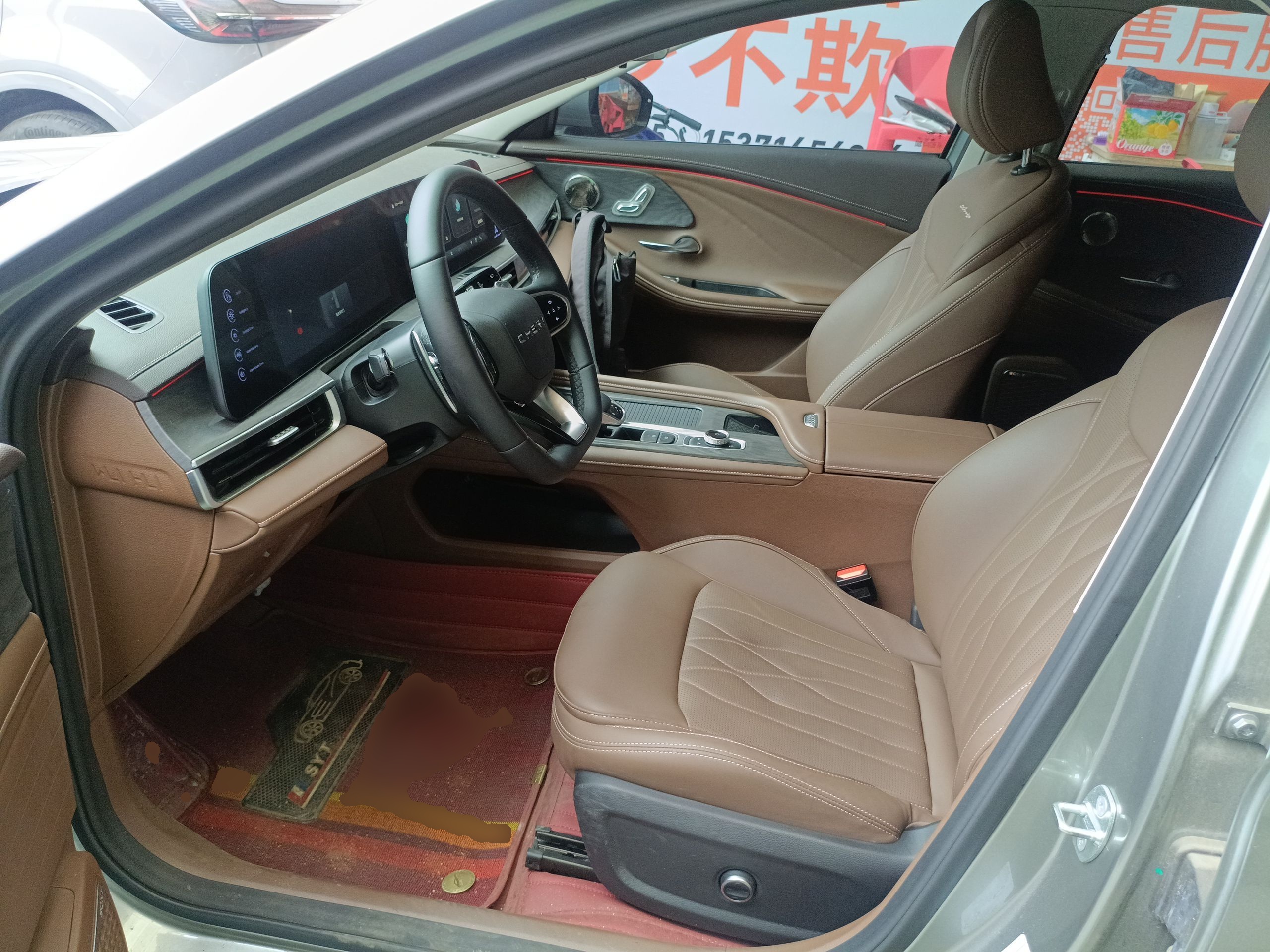 المقاعد الأمامية داخل السيارة