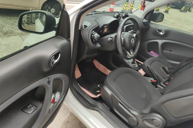 Used smart fortwo 2018 1.0L 52kW Hardtop Passion Edition China V Standard Interior 3