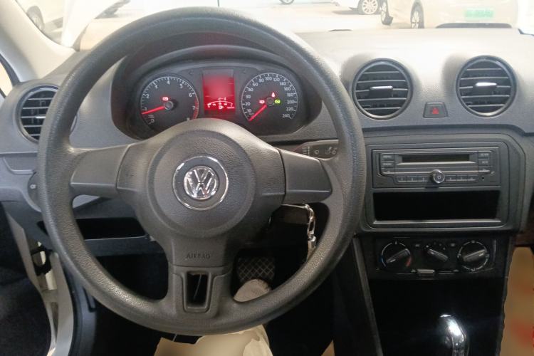 Used Volkswagen Jetta 2015 1.6L Automatic Fashion Model Center Console