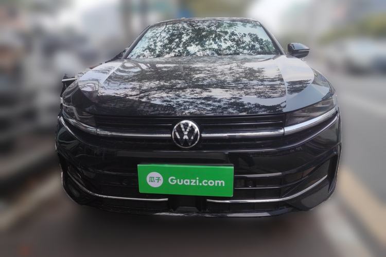 Used Volkswagen Magotan 2024 300TSI DSG Prestige Edition—A Real Eye-Catcher
