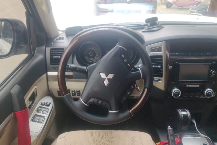 Used Mitsubishi Pajero  Steering Wheel