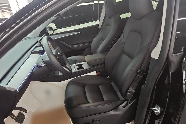 Used Tesla Model Y 2023 Long-Range All-Wheel-Drive Version