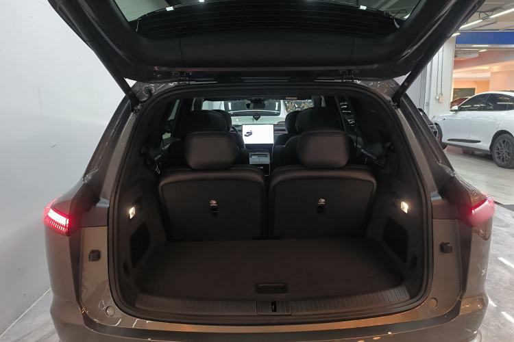 Used ONVO Luxeed L90 2025 Model—Max Six-Seater Version
