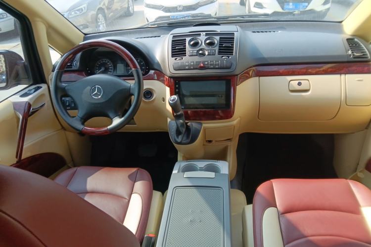 Used Mercedes-Benz Vito 2013 3.0L Elite Edition Center Console