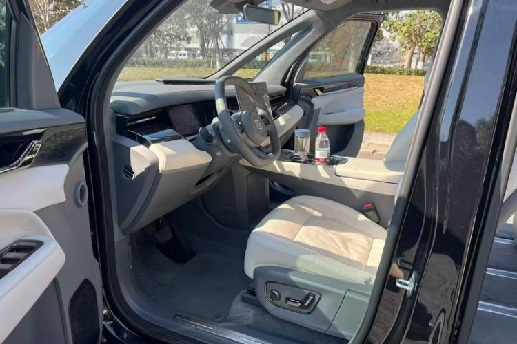 Used Zeekr 009 2024 7-Seater Walk-Through Version Four-Wheel Drive 108 kWh
