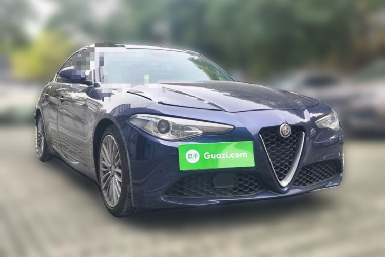 Used Alfa Romeo Giulia 2017 2.0T 280HP Luxury Edition Front Right 45 Deg