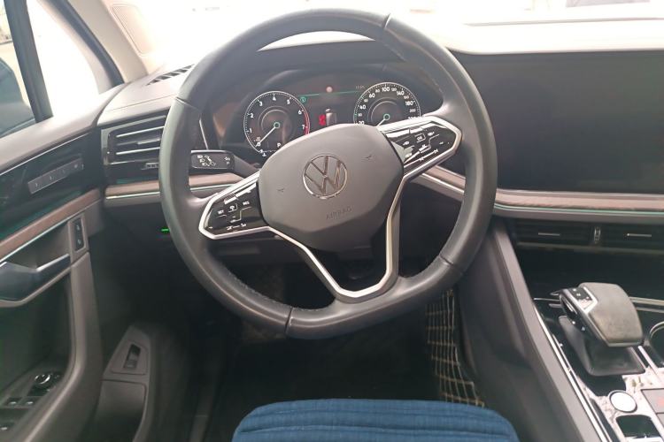 Used Volkswagen Touareg 2022 3.0 TSI Prestige Edition Classic Sport Package Steering Wheel