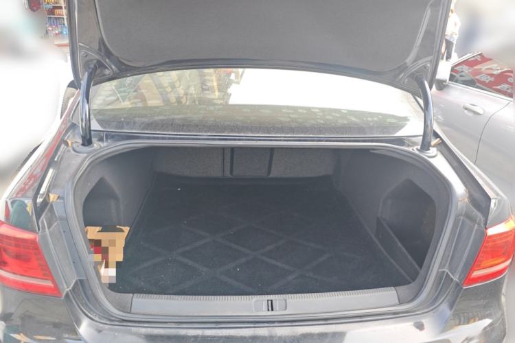 Used Volkswagen Magotan 2012 1.8TSI Luxury Model Trunk