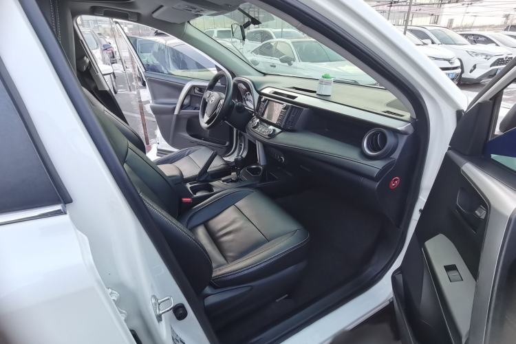 Used Toyota RAV4 2016 2.0L CVT Two-Wheel Drive Fashion Edition China V Standard