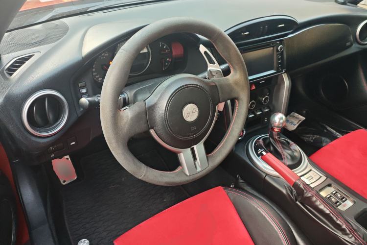 Used Toyota 86 2013 2.0L Automatic Luxury Version
