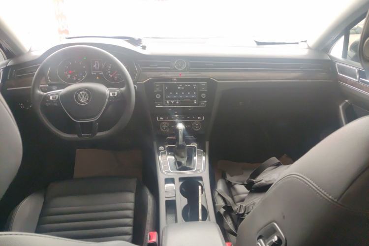 Used Volkswagen Magotan 2018 Facelift 330TSI DSG Luxury Model Center Console