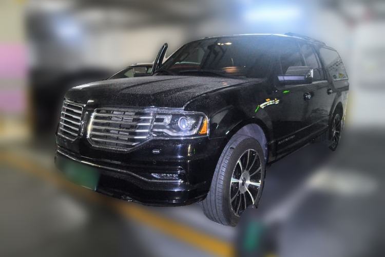 Used Lincoln Navigator U.S.-spec top-of-the-line long-wheelbase 3.5-liter