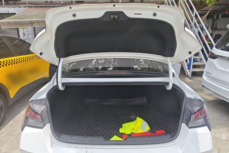 Used Hyundai Elantra 2022 1.5L CVT 20th Anniversary Edition
