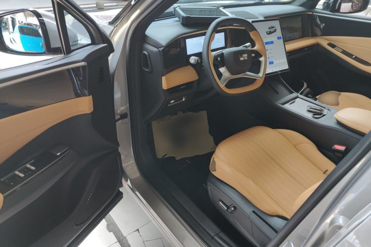 Used Geely Galaxy L7 2024 1.5T 115 km PLUS Dragon Edition Driver Seat