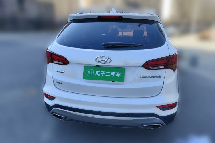 Used Hyundai Santa Fe 2017 2.0T Automatic Two-Wheel Drive Smart Version 7 Seats
