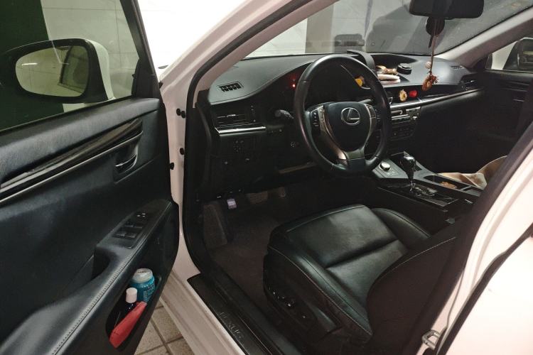 Used Lexus ES 2013 300h Elite Edition