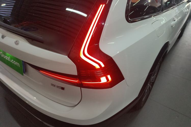 Used Volvo V90 2023 Cross Country B5 AWD Smart Range Edition
