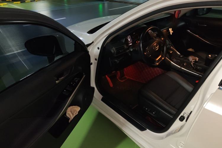 Used Lexus IS 2017 300 Leading Edition
