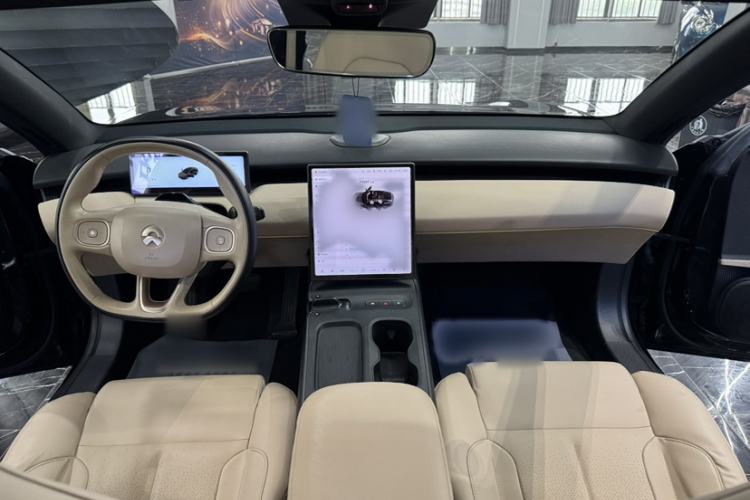 Used Nio ET5 2022 75 kWh Interior 2