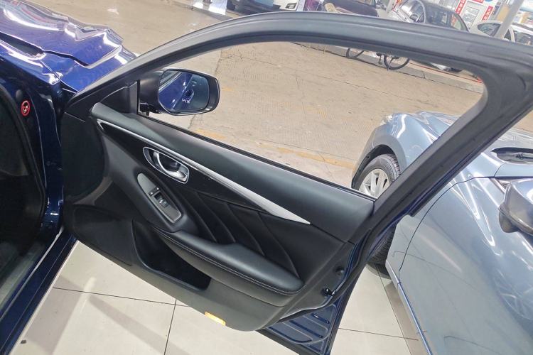 Used Infiniti Q50L 2018 2.0T Comfort Edition China V Standard Interior 5