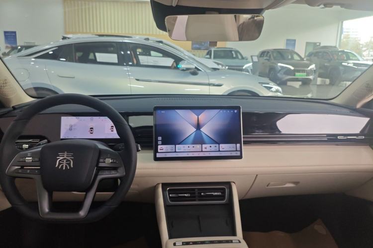 Used BYD Qin L 2025 EV 545KM Beyond Version Center Console